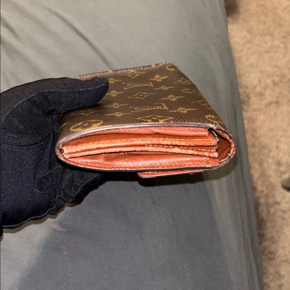 Louis Vuitton Monogram Wallet and Key Wallet Set - Picture 8 of 11